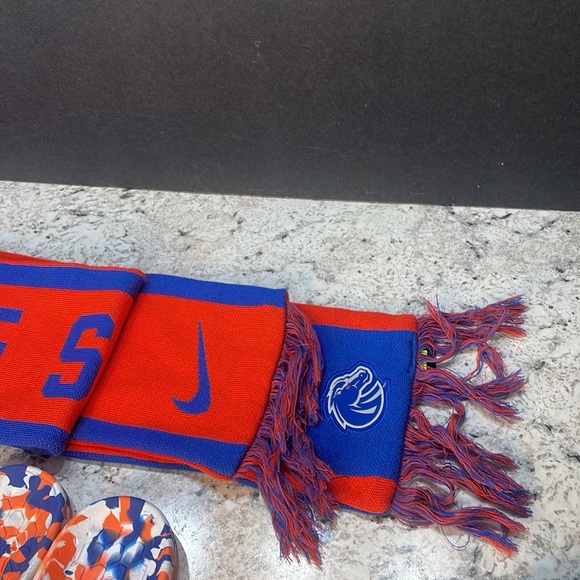 Hype Co. Boise State slides. NWT. Men’s size 9. Women’s size 11. W/ Nike Scarf. - Picture 3 of 10